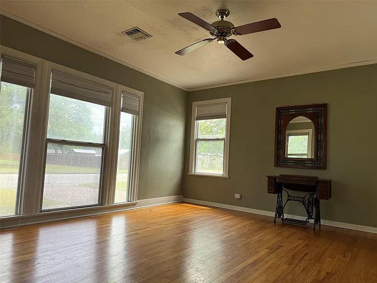 231 E Live Oak St #A — Photo 3