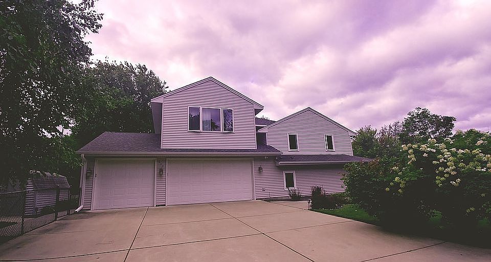2nd image of 903 Sunnyview Ln