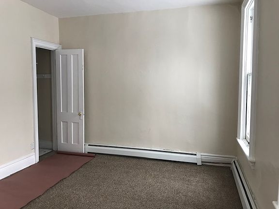 5th image of 136 N Pearl St APT 3