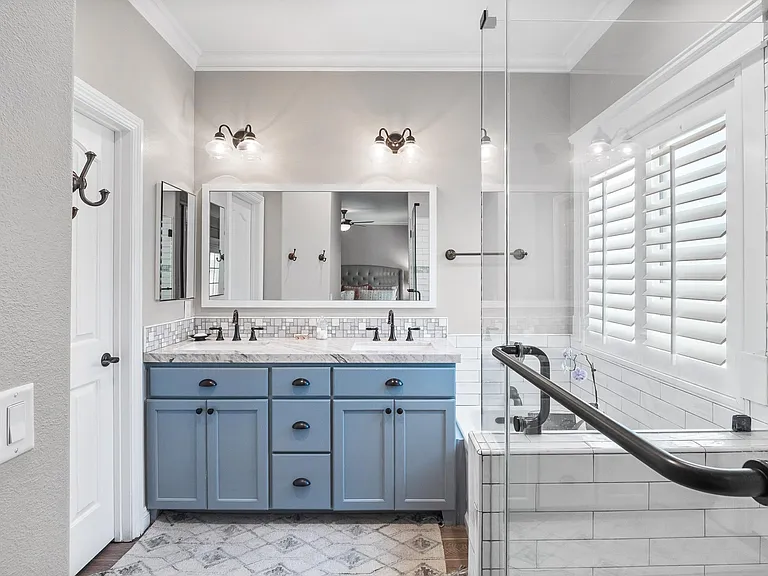 Master Bathroom/Vanity