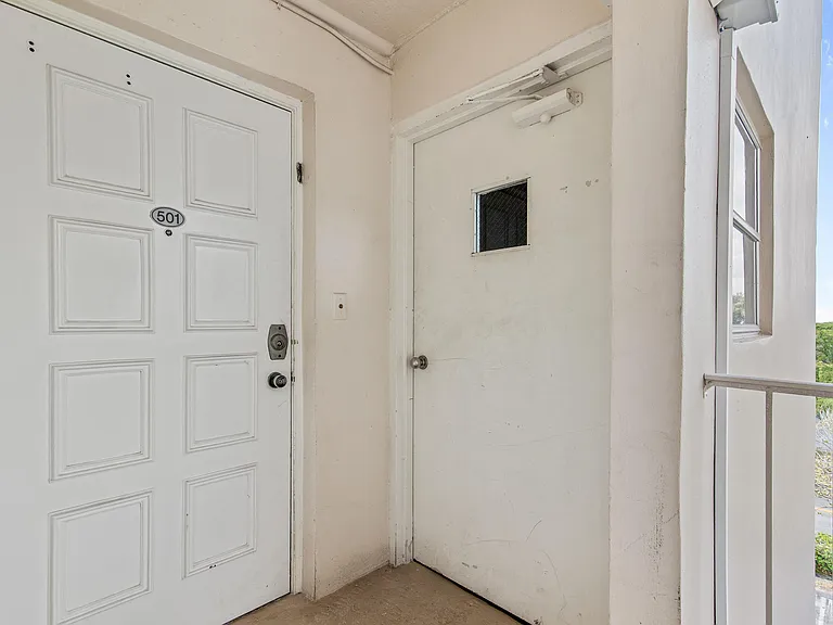 2901 S Palm Aire Dr #501 — Photo 27