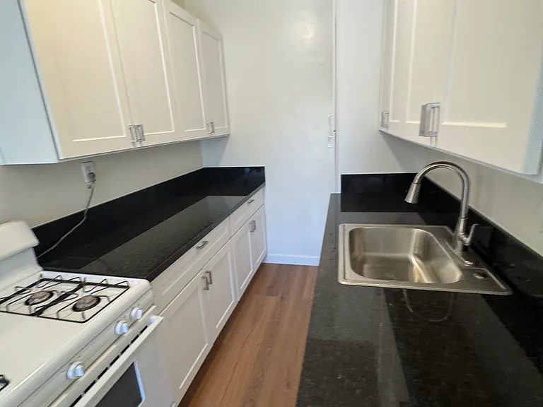2300 Bellevue Ave #6 — Photo 4