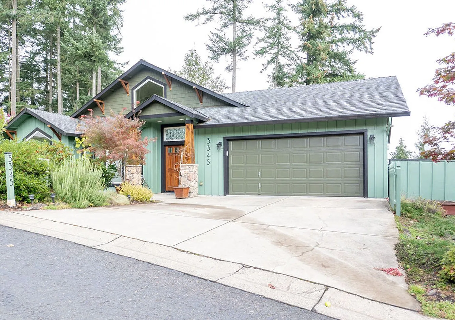 3 Bed | 2.5 Bath | 2,554 Sq Ft House in 3345 Bentley Ave, Eugene — Photo 1