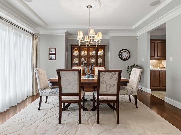 4th image of 288 Bellbrook Cres