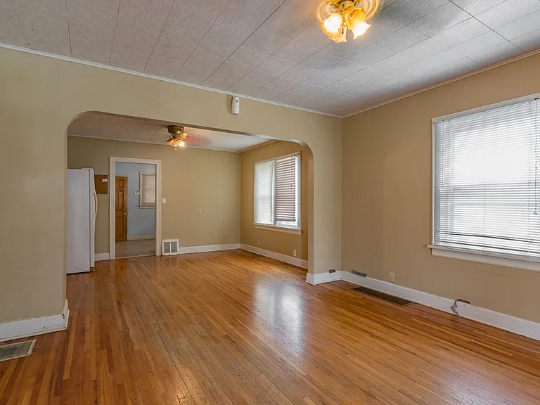 220 W Madison St — Photo 5