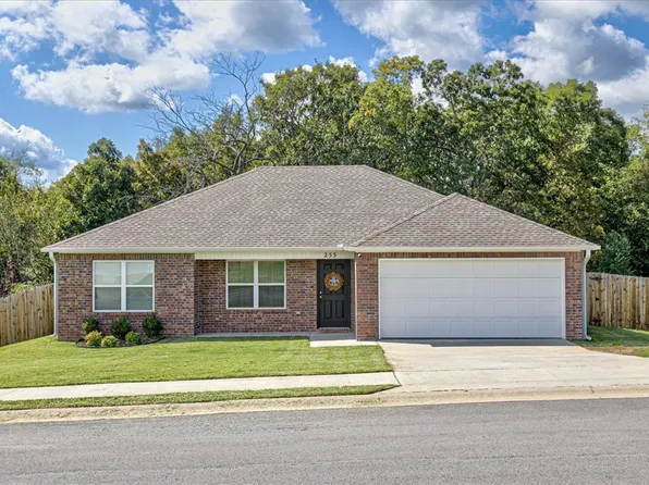 255 Colton St, Huntsville, AR 72740