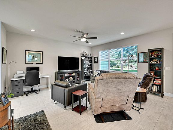 4th image of 964 Banyan Drive