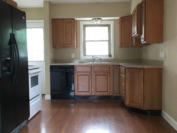 5th image of 1911 Victoria St