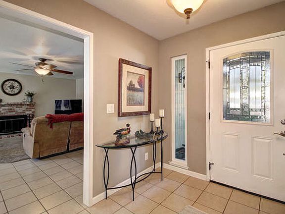3rd image of 609 Flower Dr