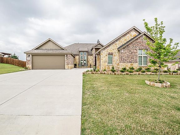 2nd image of 1419 Brewer Ln