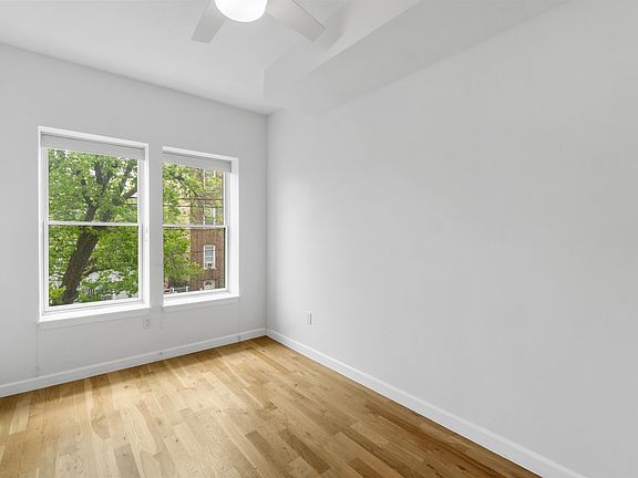 4th image of 936 Pavonia Ave #2B