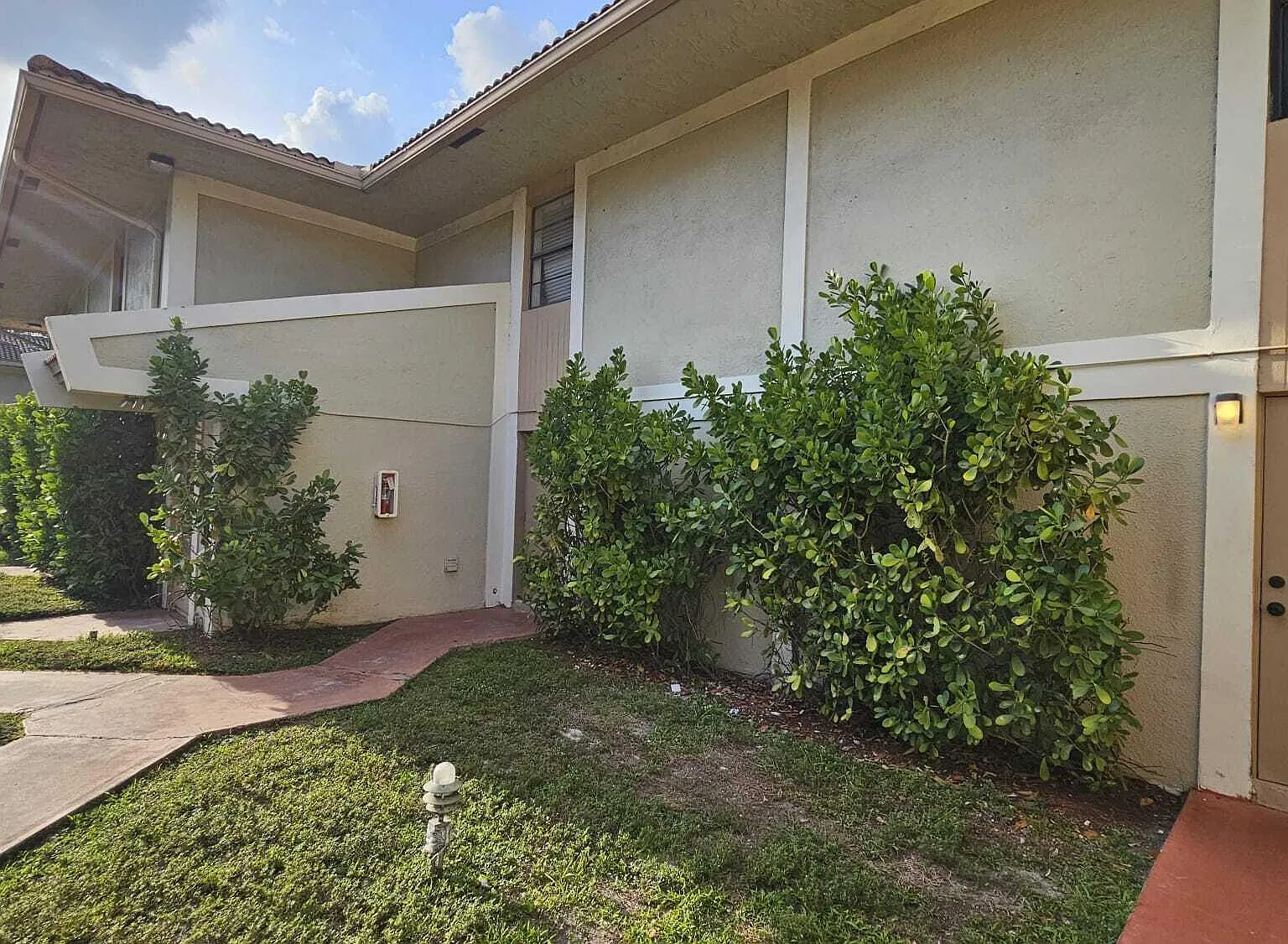 2 bed, 2.0 bath, 1099 sqft, $1,900 — Photo 4