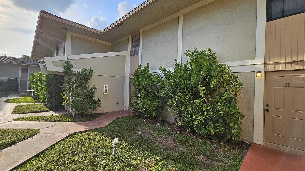 Building Photo - 8801 W Sample Rd #11