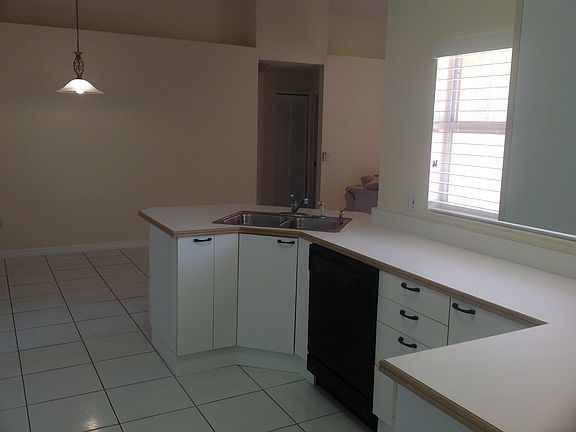 3rd image of 4013 N Waterbridge Cir