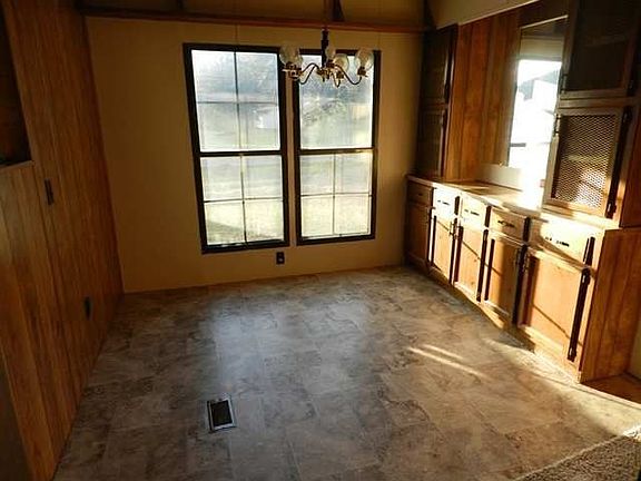 4th image of 400 N Central St