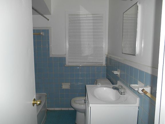 5th image of 19744 Blackstone St