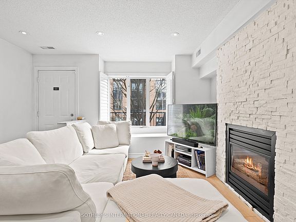 5th image of 208 Niagara St #18