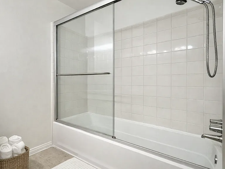 4840 Van Noord Ave #5 — Photo 9