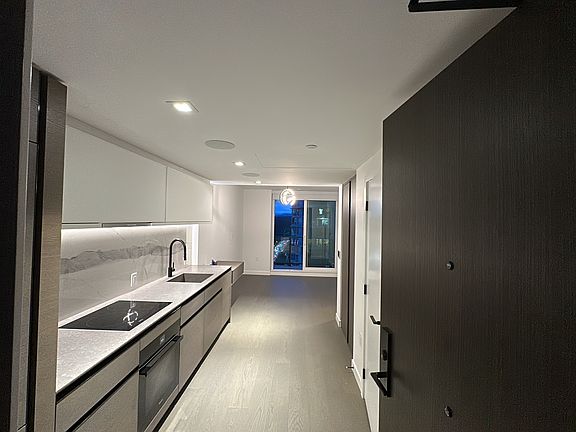 5th image of 620 Cardero St #1806