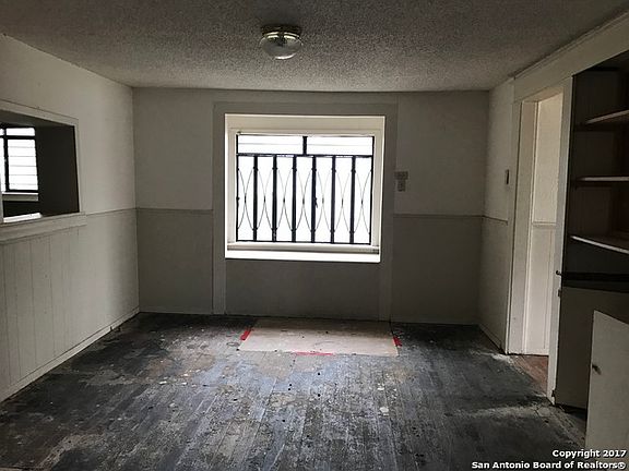 5th image of 318 W Harlan Ave