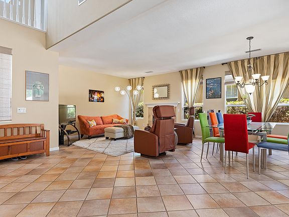 5th image of 542 Knollwood Dr