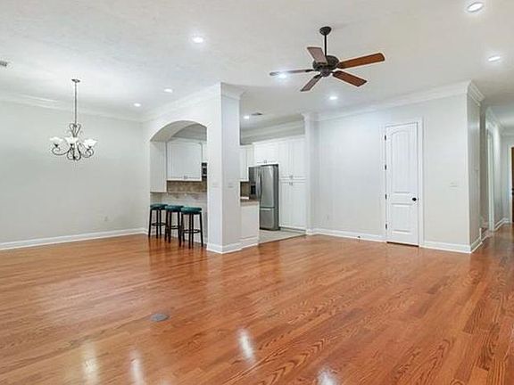 Living Room / Dining