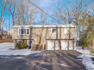 520 Otterhole Rd, West Milford, NJ 07480