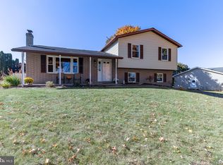 206 Creekside Dr, State College, PA 16801