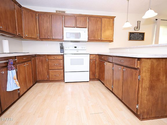 4th image of 704 1st Ave NE