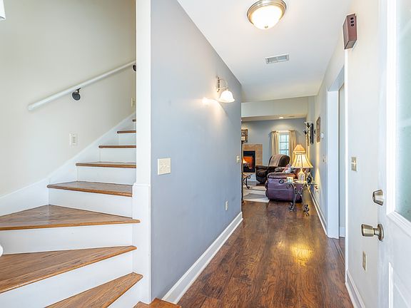 2nd image of 738 Orchard Dr