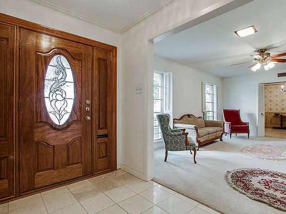 3rd image of 211 Shadywood Ln