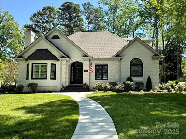 105 Beach Ln, Mooresville, NC 28117