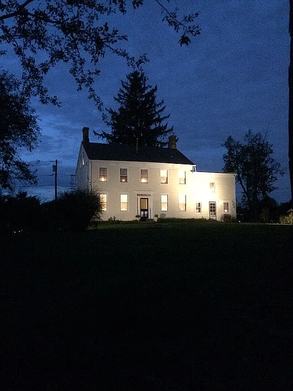 302 N Main St photo 1