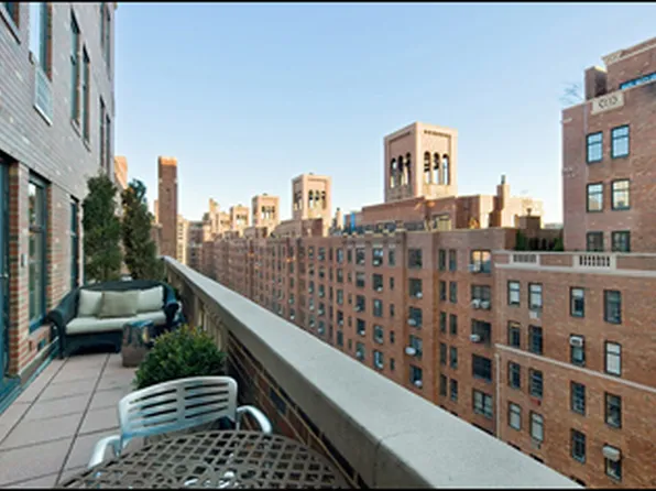 470 West 24th Street image 1 of 5