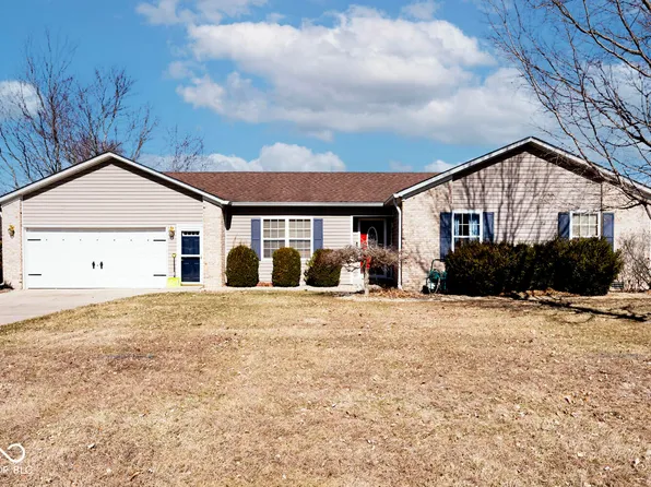 5620 E Sunshine Ct, Mooresville, IN 46158
