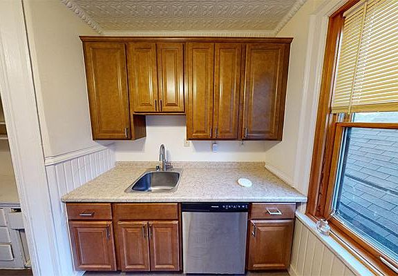 2nd image of 1238 E Brady St #5