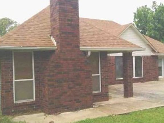 2nd image of 311 Club House Dr