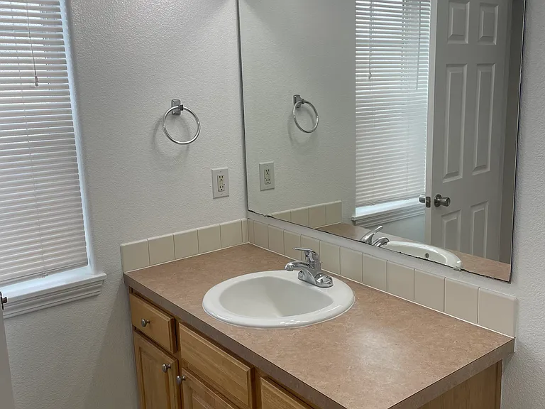 5710 NE 135th Ave — Photo 4