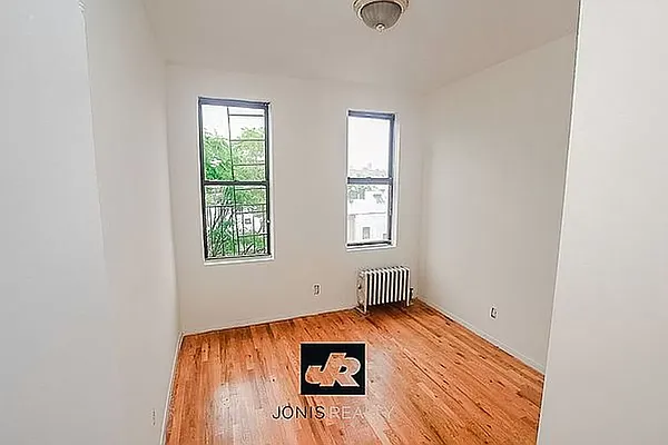 Rented by Jonis Realty | media 1