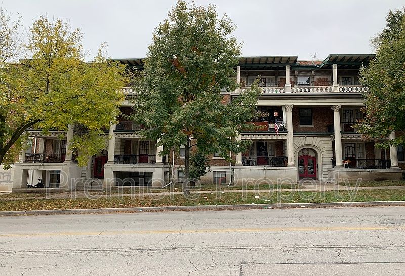 1st image of 912 Benton Blvd APT 3B