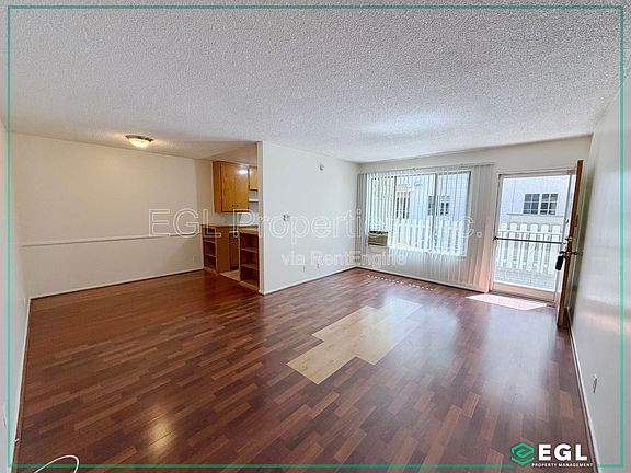 4th image of 1755 N Kenmore Ave APT 3