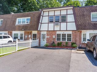 5 Roundtree Ct, Beacon, NY 12508