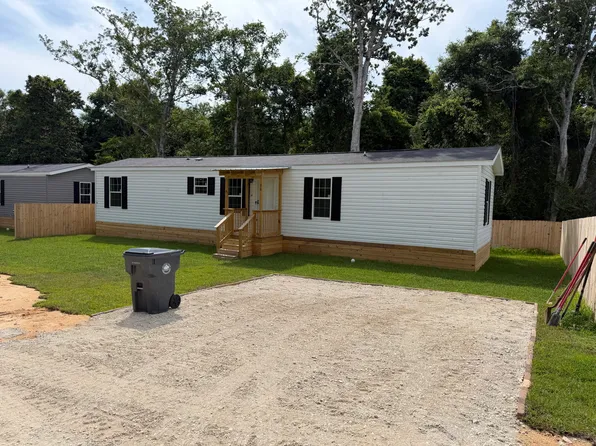96 Adams St, Freeport, FL 32439