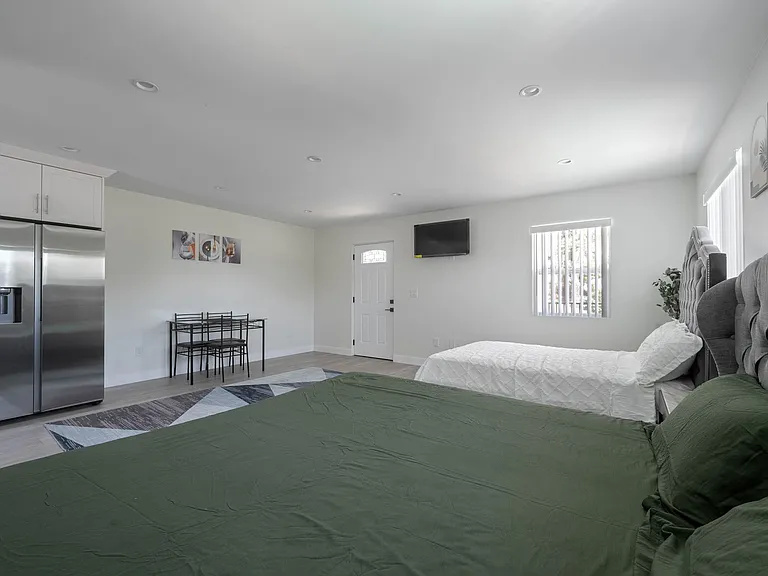 2239 N Niagara St #102 — Photo 8