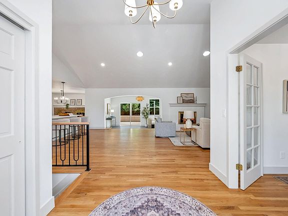 3rd image of 4100 Mount Vernon Ct