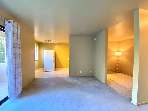 5th image of 988 Kiely Blvd Unit C
