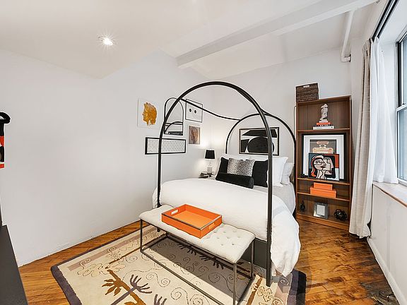 5th image of 147 W 22nd St APT 5N