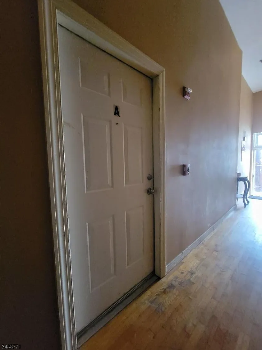 3 bed, 1.0 bath, $3,000 — Photo 2