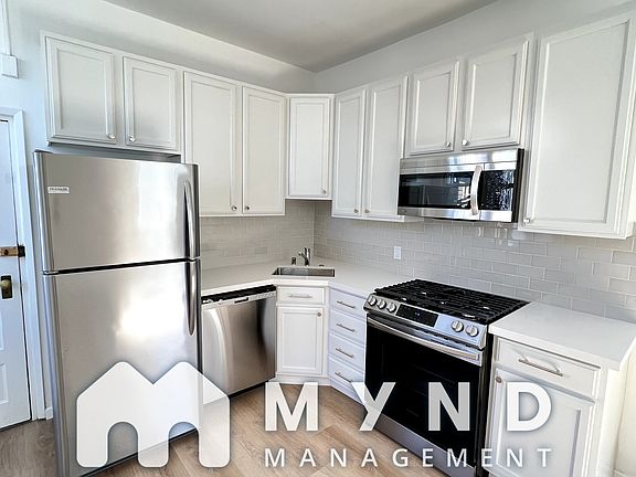 3rd image of 28 Jasper Pl #3