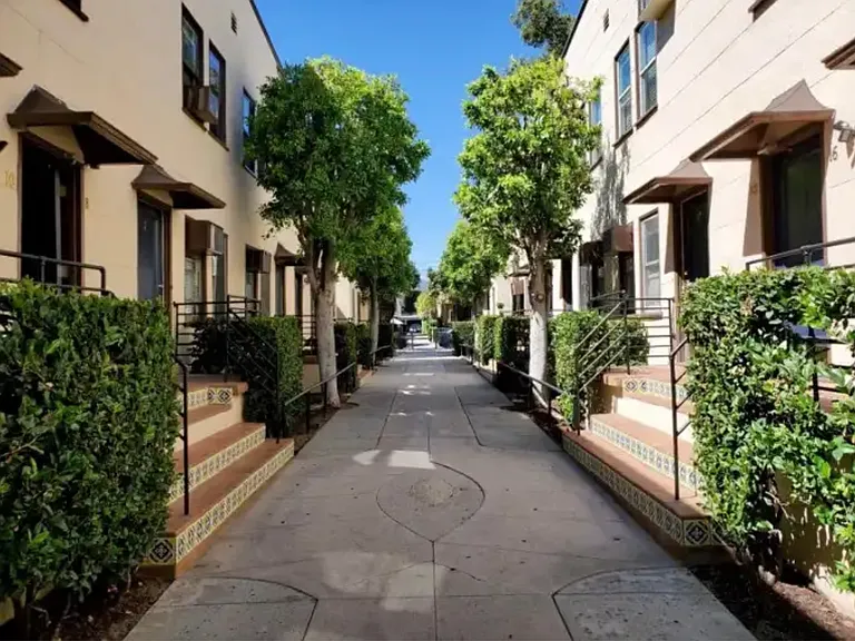 600 E Garfield Ave #25 — Photo 2